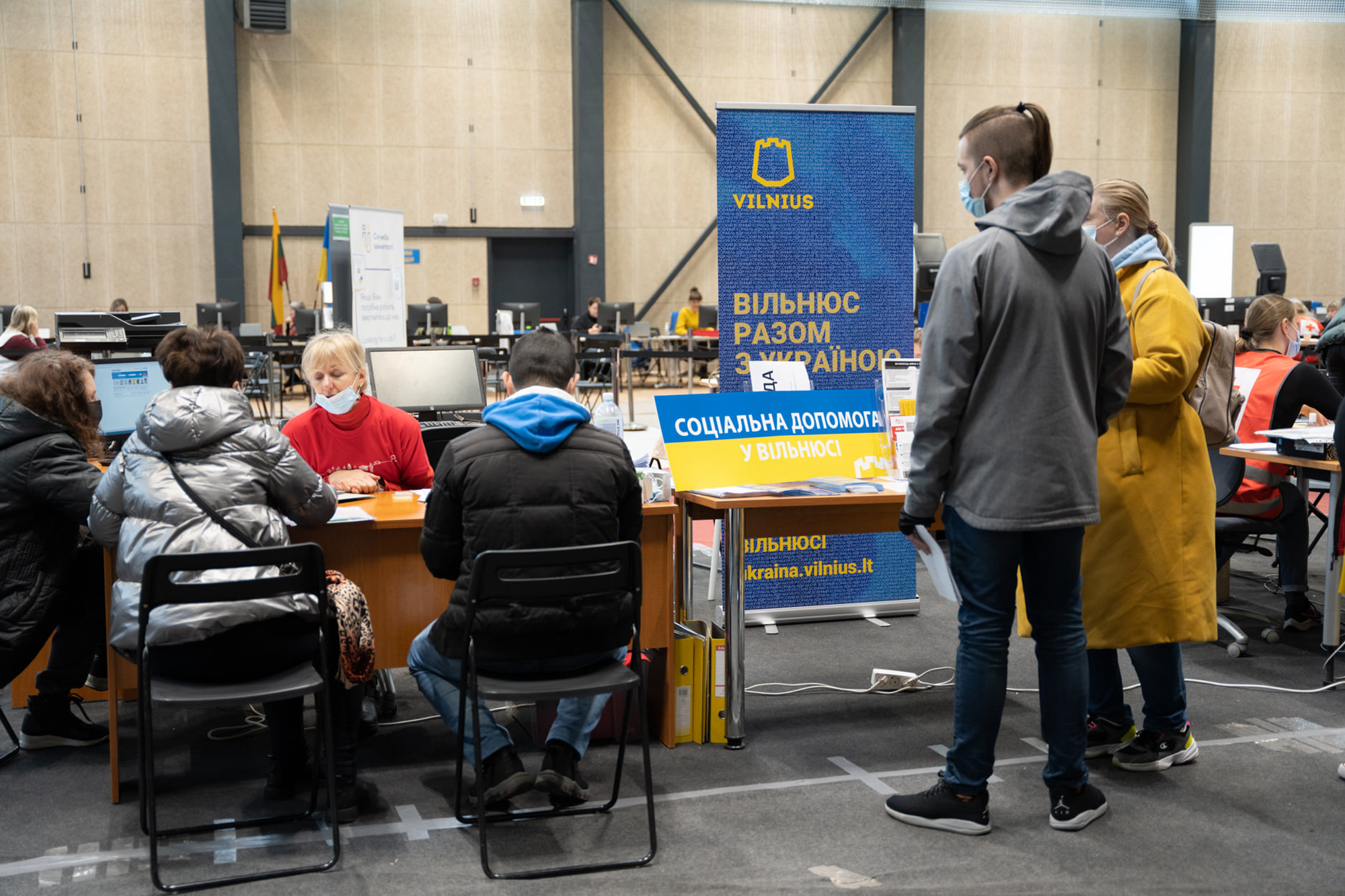 Тисячам українців у країні ЄС треба буде замінити свої документи: деталі